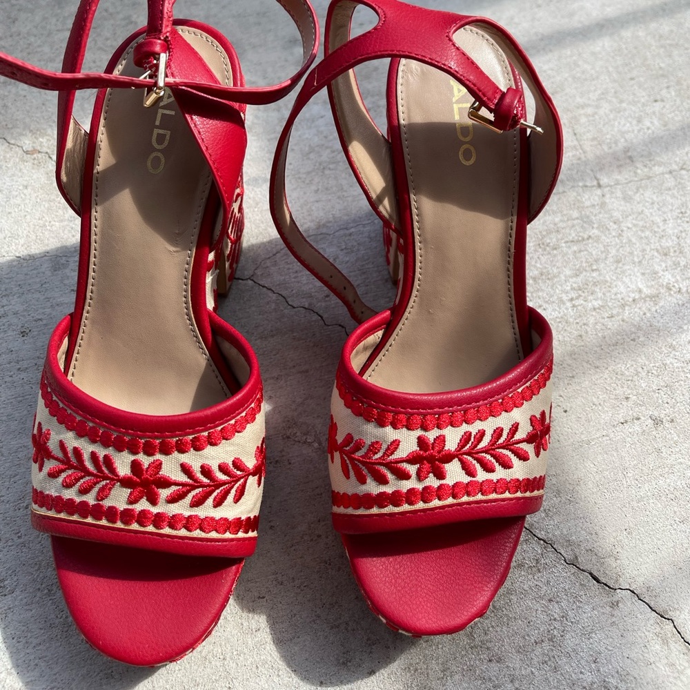 Aldo Embroidered Block Quintinia